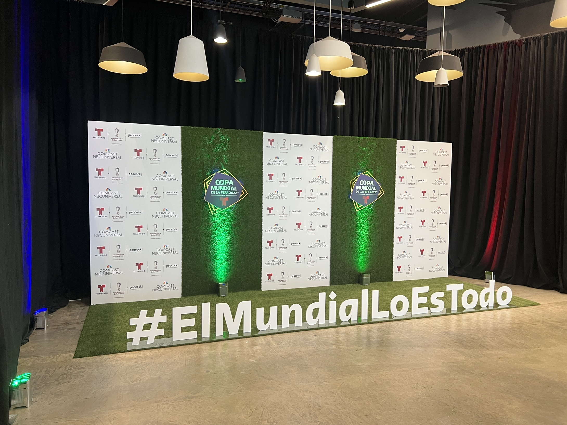 Custom beMatrix modular frame displays with SEG fabric graphics