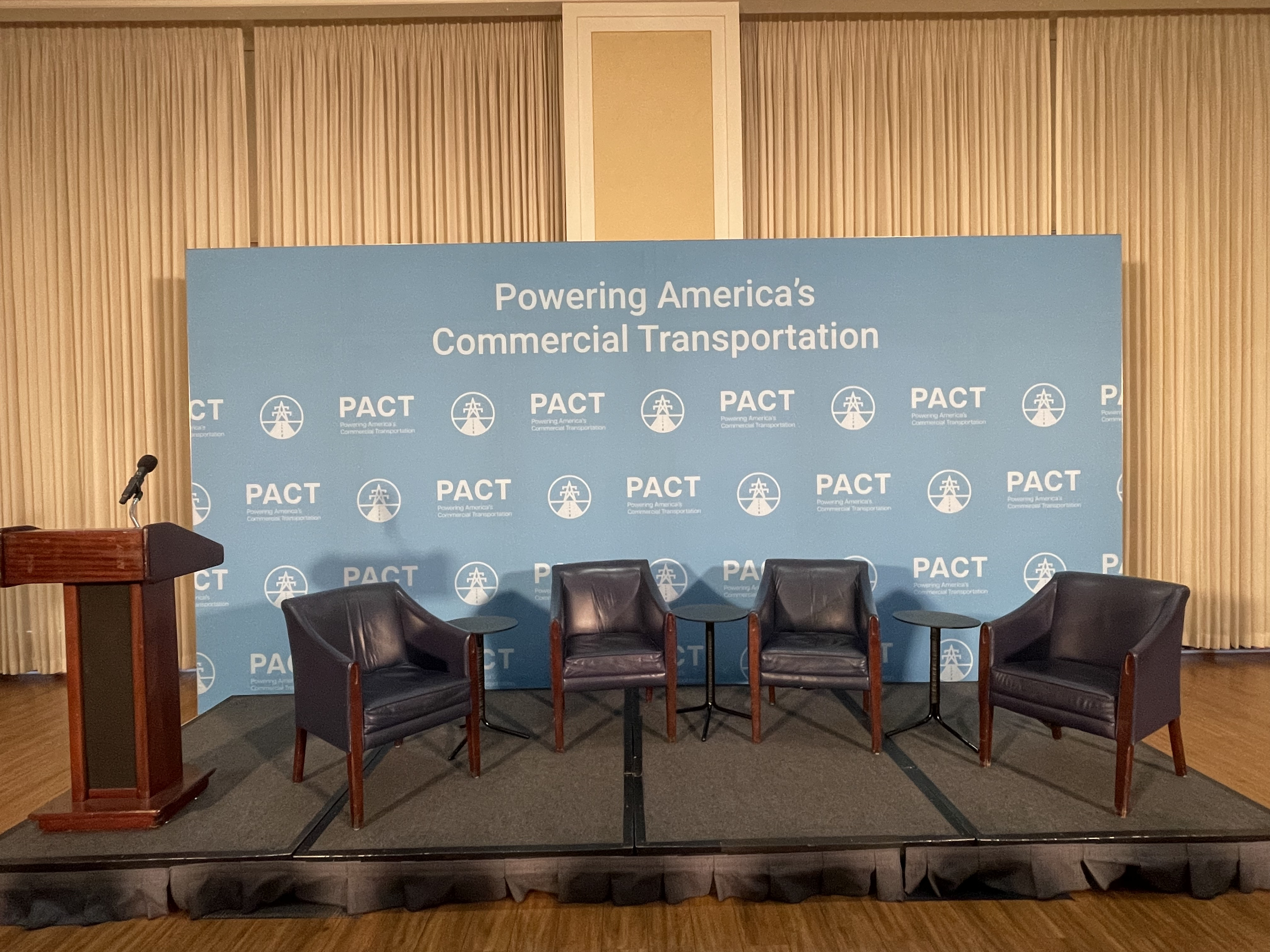 Free-standing event displays with beMatrix frame system